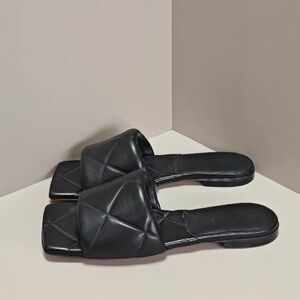 Authentic Bottega Veneta Black Quilted Sandals